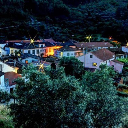 Aspeto da aldeia da Cava ao anoitecer